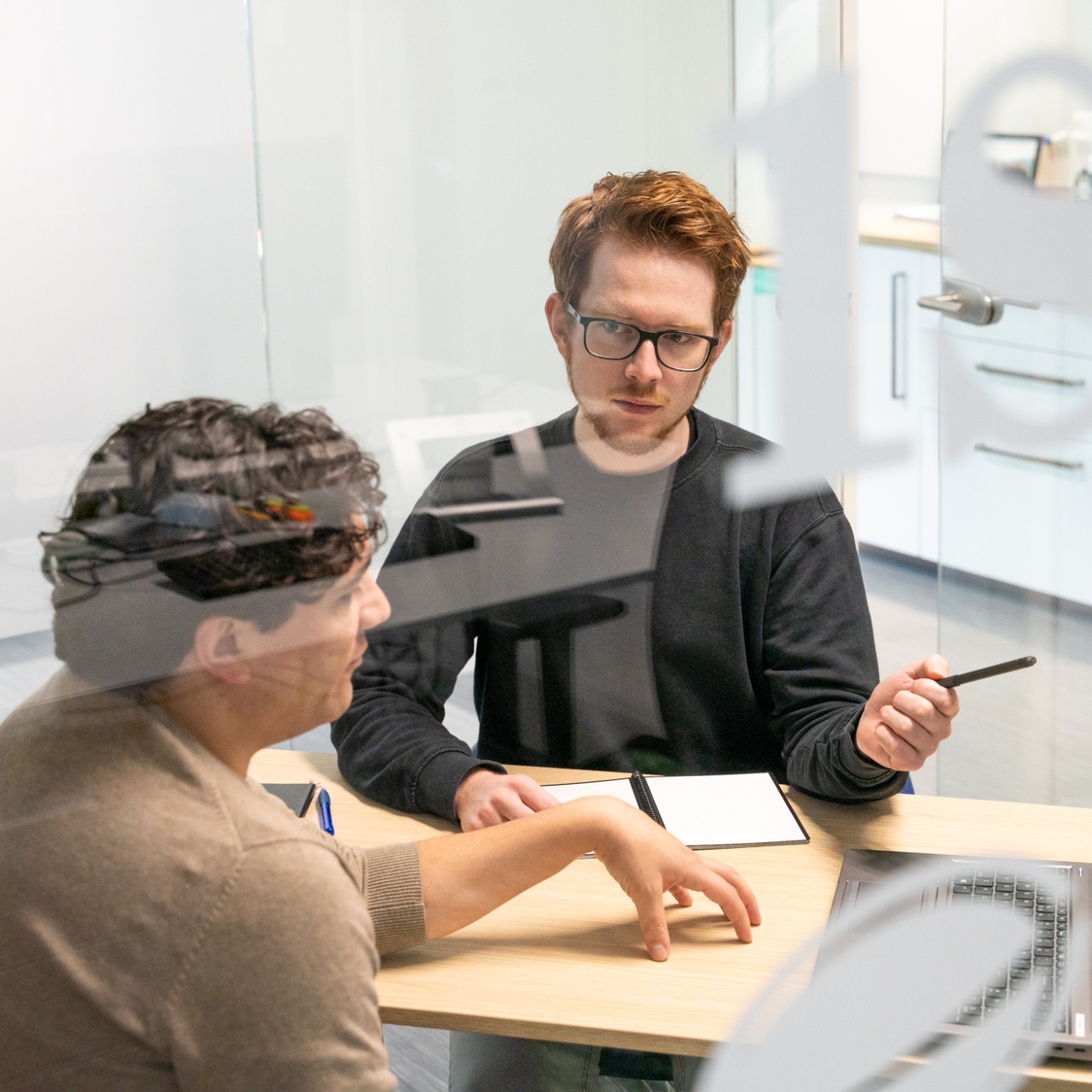 About-us-colleagues-in-meeting