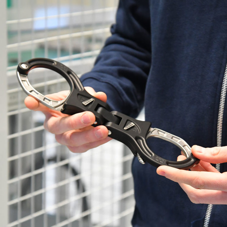 Innovative handcuffs made by Demcon MIM